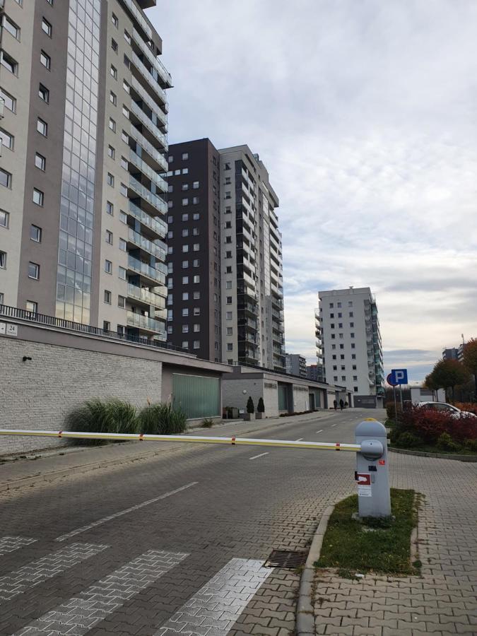 Apartament Wsrod 1000Cy Swiatel - Z Parkingiem W Hali Garazowej- Duzy Balkon Z Lezakami - Piekny Widok Noca Na Panorame Tysiaclecia Katowice Eksteriør bilde