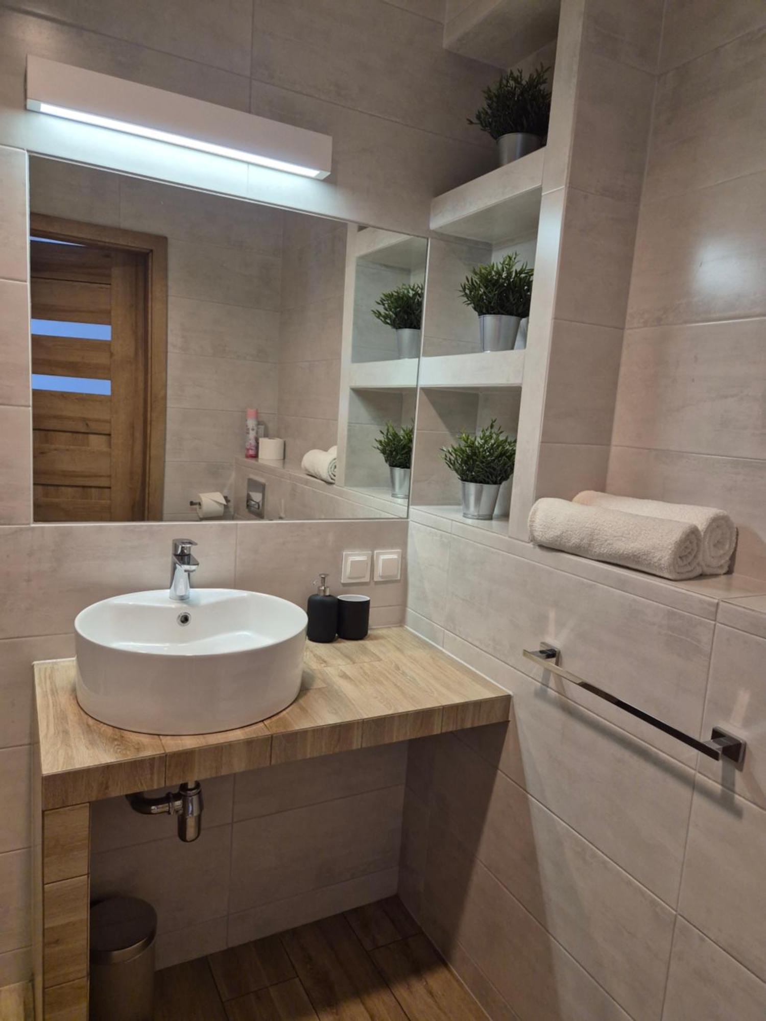 Apartament Wsrod 1000Cy Swiatel - Z Parkingiem W Hali Garazowej- Duzy Balkon Z Lezakami - Piekny Widok Noca Na Panorame Tysiaclecia Katowice Eksteriør bilde